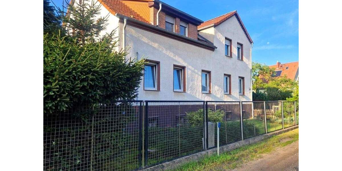 Großes Wohnhaus mit weitläufigem Garten und Wiesen 8 zimmer