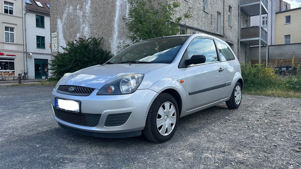 Ford Fiesta 106.000 km 2.500 &euro; Velten 16727