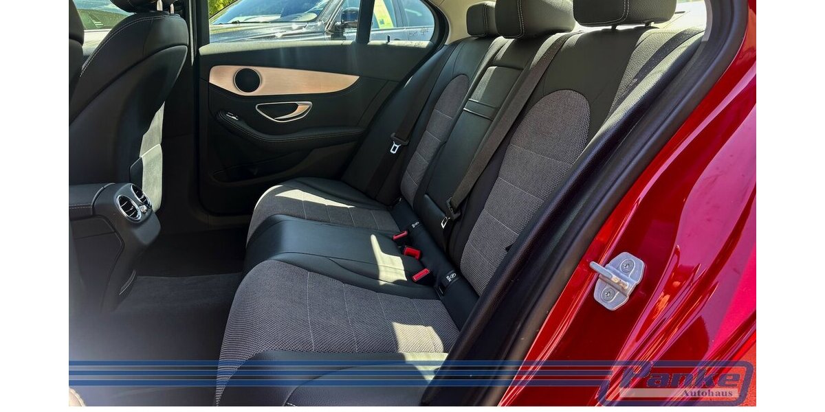 Mercedes-Benz C 180 CGI Lim. Aut.*SchiebD*HUD*LED*PDC*Memo*SH 50.435 km 17.990 &euro; Berlin 13187