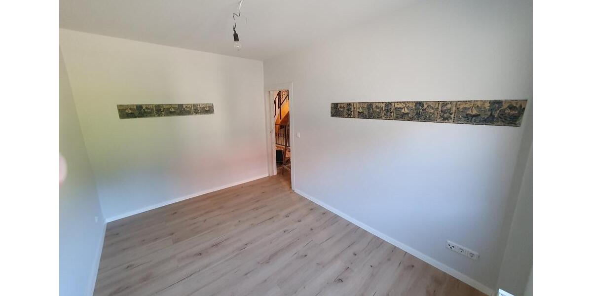 Einfamilienhaus Ruhla - 6 Zimmer, 180 m&sup2;, 950&euro; | Angebot:25608035