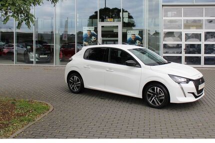 Peugeot 208 17.534 km 18.999 € Potsdam 14482