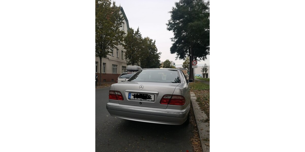 Mercedes-Benz 240 124.400 km 4.400 &euro; Leipzig 04109
