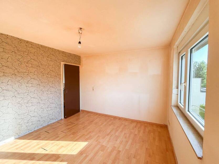 Einmalige Gelegenheit: Zweifamilienhaus mit Garten und Garage in Übach-Palenberg