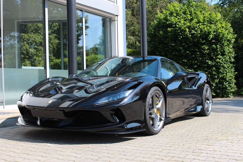 Ferrari F8 6.400 km 339.490 € Grünwald 82031
