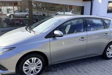 Toyota Auris 81.600 km 13.490 &euro; Saulgrub 82442