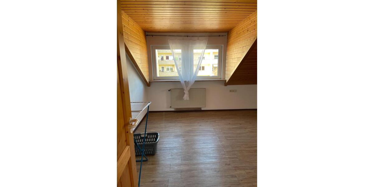 Dachgeschoßwohnung Villingen-Schwenningen Schwenningen - 3 Zimmer, 95 m&sup2;, 1.150&euro; | Angebot:26288219