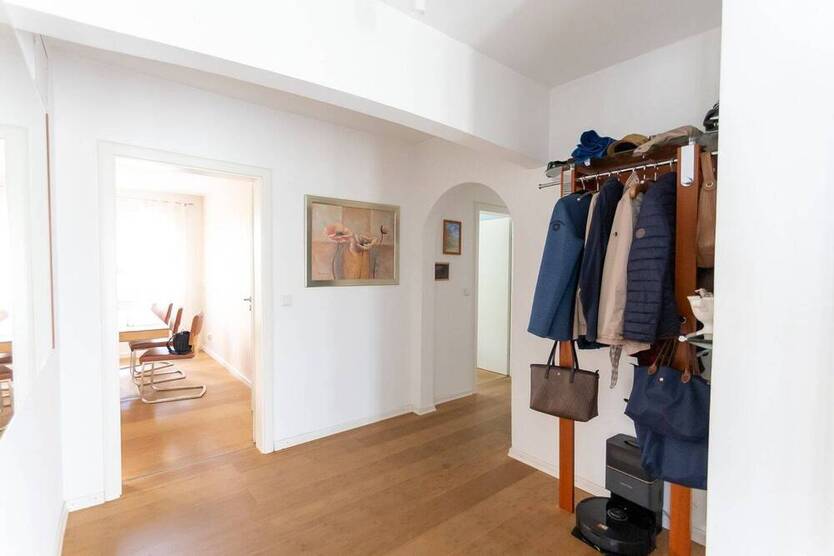 Modernes Wohnkonzept - neuwertiges Haus-im-Haus im Neusser Süden