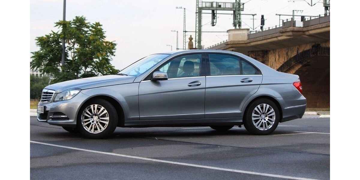 Mercedes-Benz C 180 109.000 km 12.500 &euro; Dresden 01067