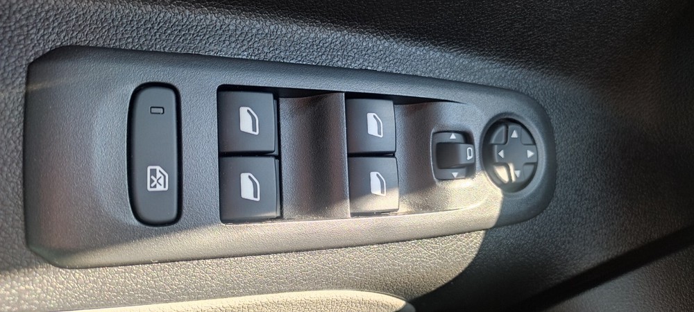 Peugeot Rifter L1 Active PureTech 110 81.000 km 15.900 &euro; Köln 50667