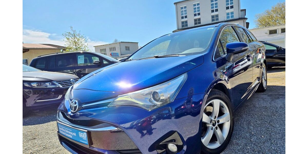 Toyota Avensis 196.000 km 7.990 &euro; Dresden 01067