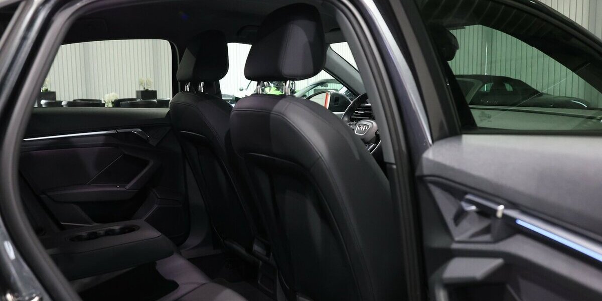 Audi A3 LIMOUSINE 30 TFSI S-LINE MATRIX, VOLL-LEDER 60.000 km 24.933 &euro; Hamm 59077