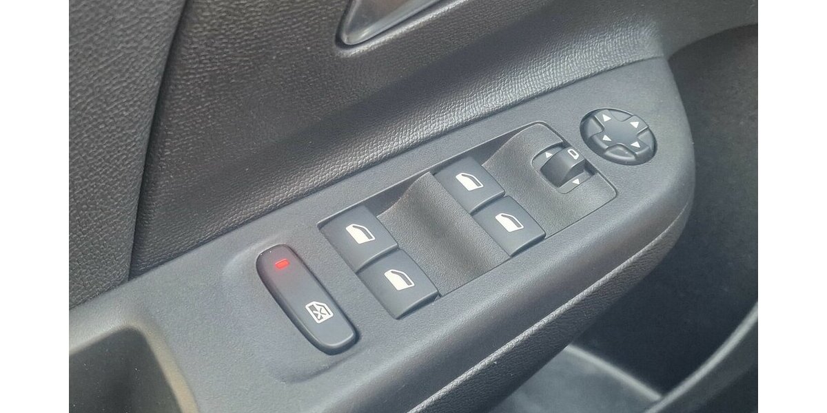 Opel Corsa e Elegance NAVI Klimautomatik Automatik 29.000 km 15.998 &euro; Landau 76829