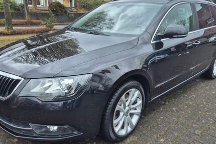 Skoda Superb 196.000 km 7.999 &euro; Detmold 32756
