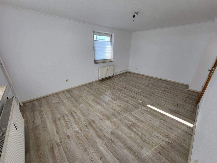 Gepflegte 2 Zimmer-Wohnung mit Loggia und PKW-Stellplatz in 23560 Lübeck, Moislinger Mühlenweg 2 zimmer