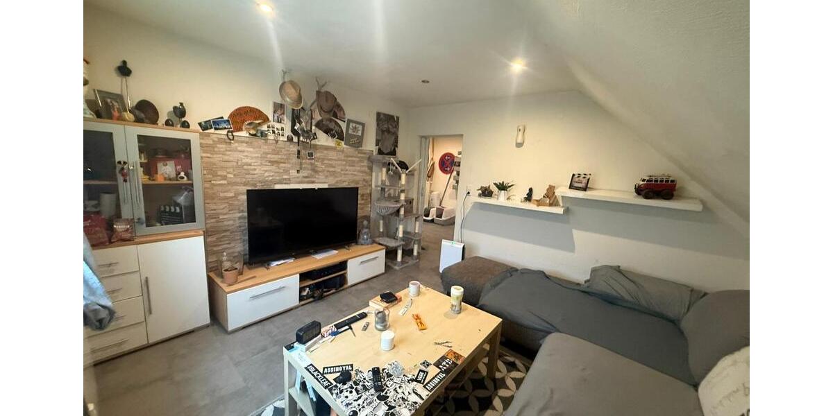 Dachgeschoßwohnung Schmelz - 2 Zimmer, 45 m&sup2;, 500&euro; | Angebot:25378142