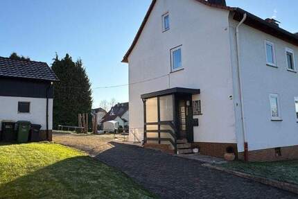 Charmantes Zweifamilienhaus in beliebter Lage von Niederkaufungen - modernisiert, gepflegt & vielseitig nutzbar 5 zimmer