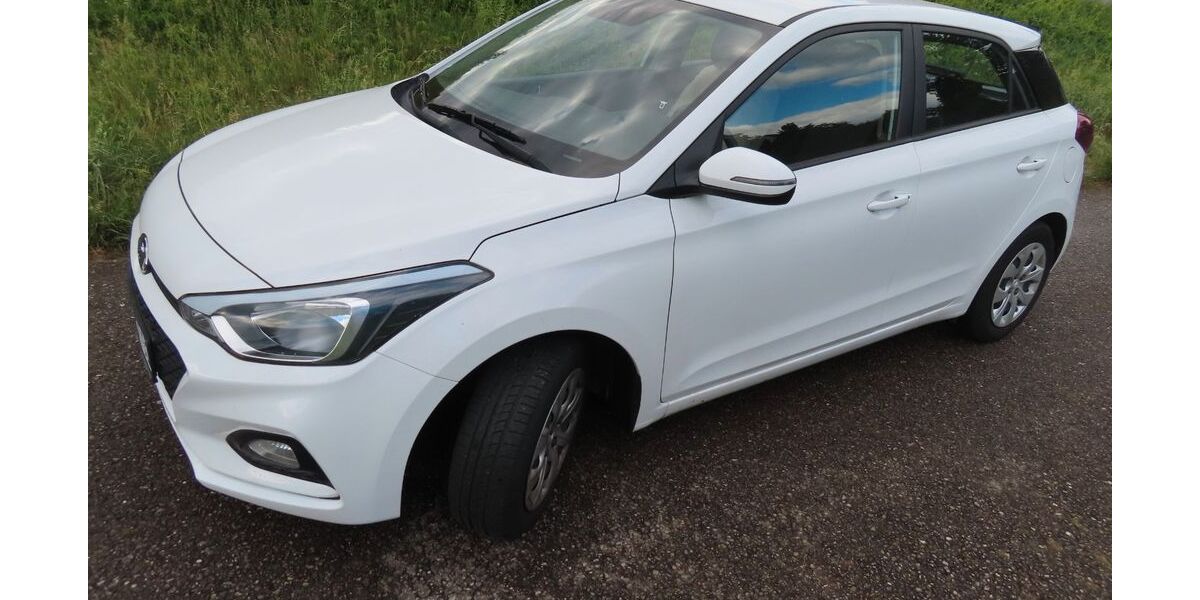 Hyundai i20 69.500 km 8.999 &euro; germering (München-West) 82110