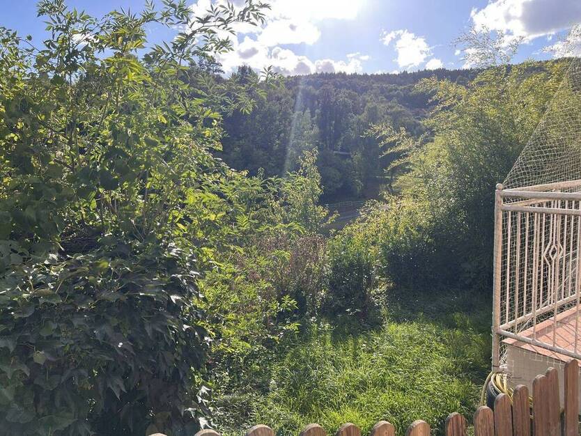 Große Souterrain-Wohnung mit Balkon und Terrasse zum Wohlfühlen
