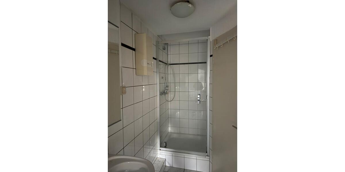 Helle 3-Zimmer-Dachgeschosswohnung in ruhigem 5 Parteinhaus 3 zimmer