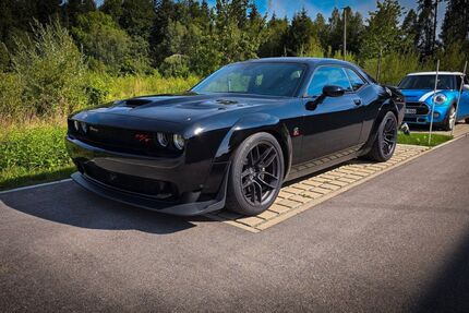 Dodge Challenger 5.900 km 57.490 € München 81825