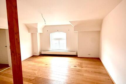 Traumhafte 3-Zimmerwohnung mit Loggia zw. Innenstadt und Bahnhof 3 zimmer