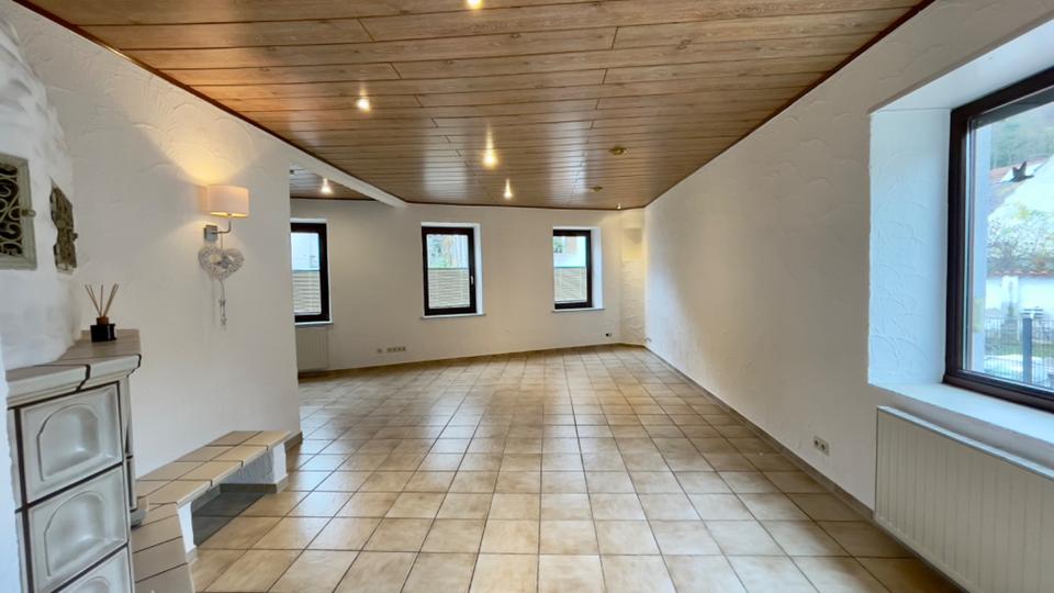 Doppelhaushälfte Bad Dürkheim - 5 Zimmer, 170 m&sup2;, 1.500&euro; | Angebot:25756085