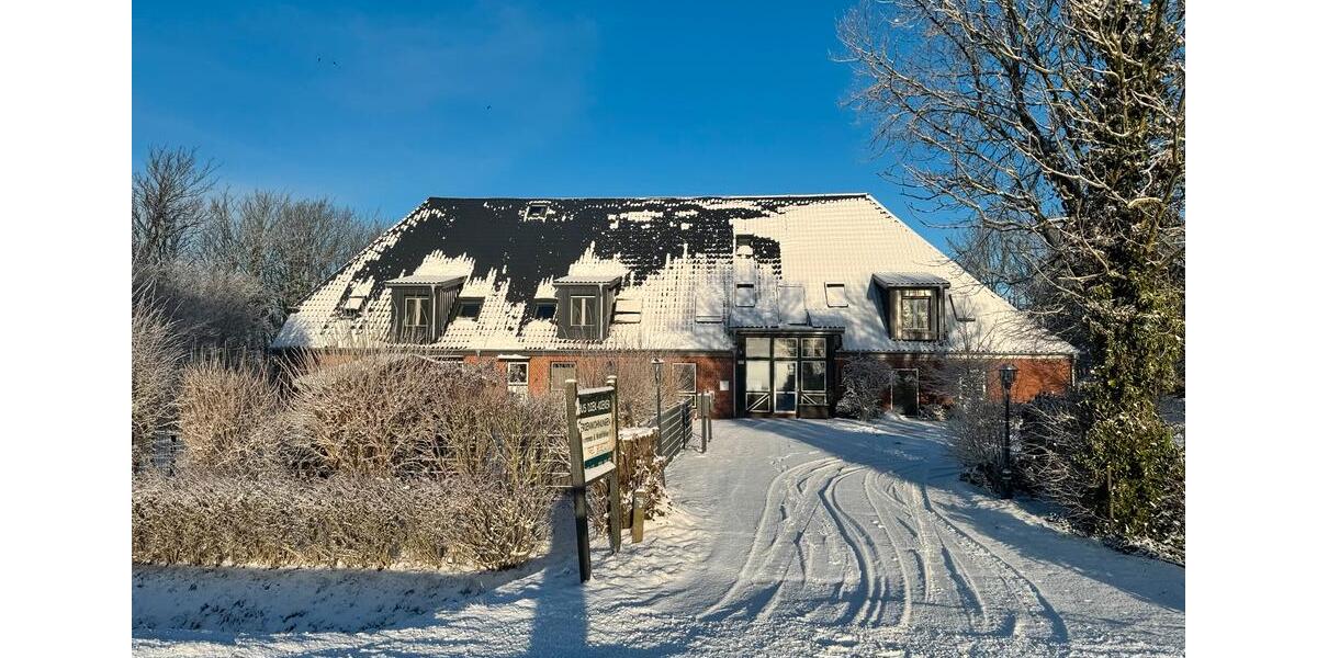 Sanierte 3 Zimmer DG Wohnung auf einer wunderschönen Hofanlage 3 zimmer
