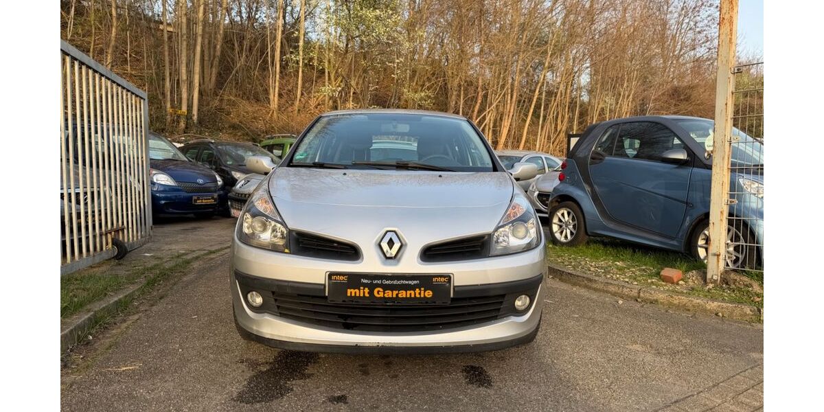 Renault Clio 143.323 km 1.999 &euro; Essen 45145