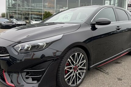 Kia Ceed GT PANORAMA/KAMERA/NAVI/LEDER/MEMORY/JBL 27.434 km 27.900 € Villingen-Schwenningen 78054