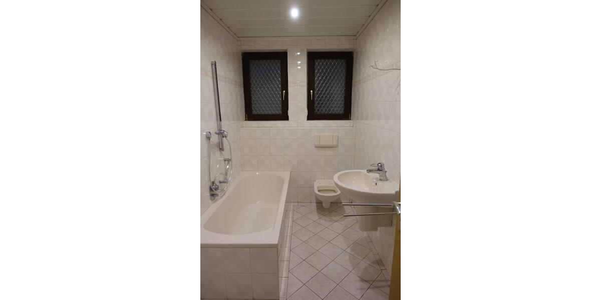 Erdgeschoßwohnung Bad Neustadt an der Saale - 3 Zimmer, 77 m&sup2;, 700&euro; | Angebot:26697930