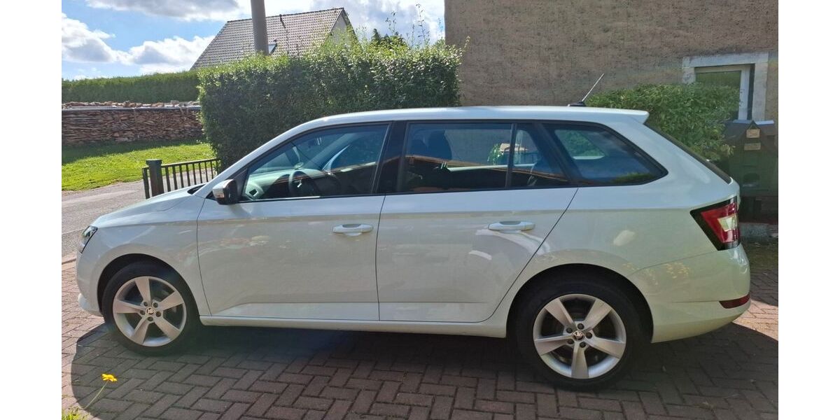 Skoda Fabia 51.000 km 11.000 &euro; Dresden 01187