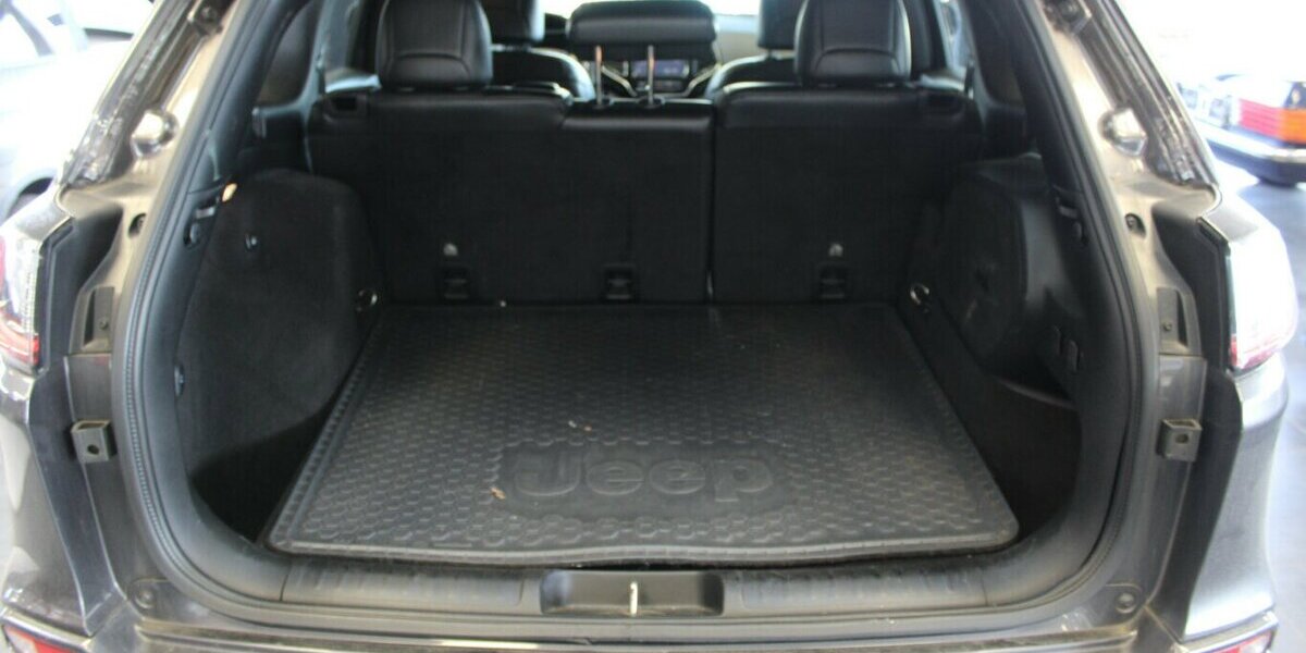 Jeep Cherokee 2.2 Active Drive 4x4 Aut. Overland 119.127 km 19.980 &euro; Euskirchen 53881