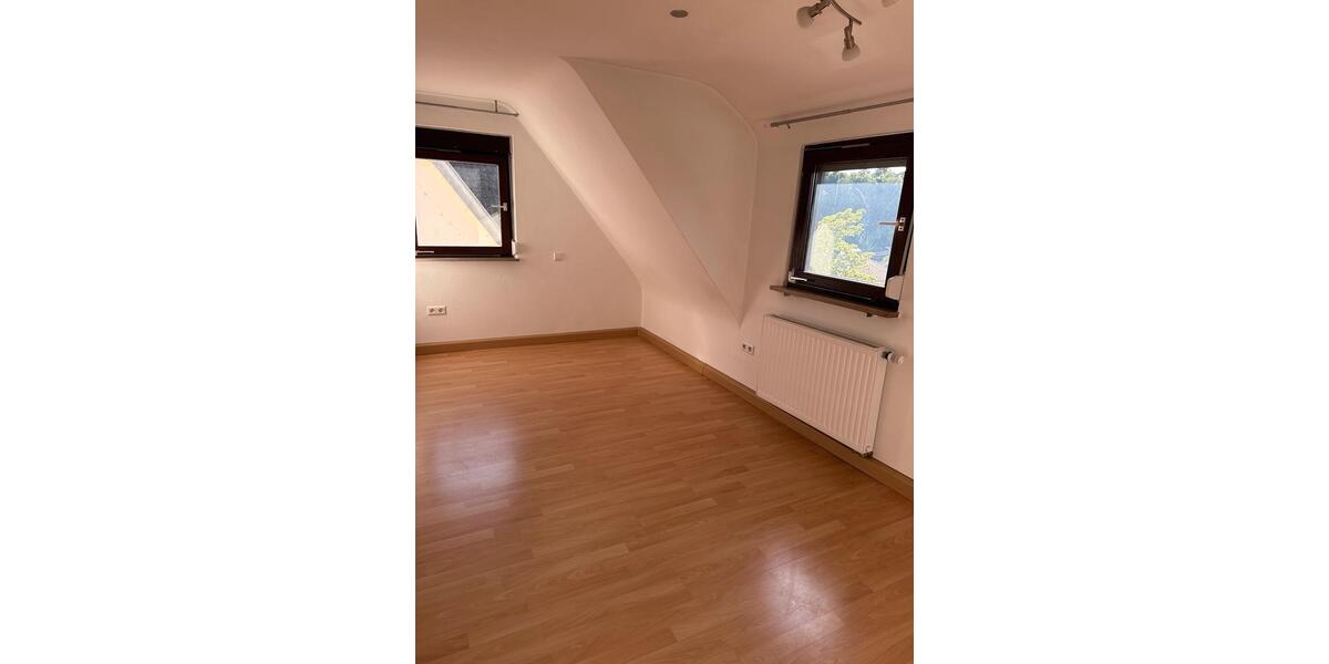 Etagenwohnung Remseck am Neckar - 5 Zimmer, 96 m&sup2;, 1.400&euro; | Angebot:26228292