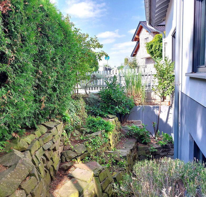 Multifunktionshaus - Einfamilienhaus mit PraxisBüro - Wohnen und Arbeiten unter einem Dach