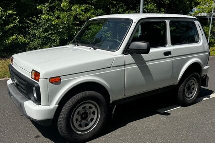 Lada Niva 97.878 km 7.500 € Nürnberg 90475