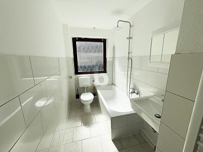 MODERNISIERT, ZENTRAL MIT SÜDBALKON - Erdgeschoßwohnung Neumünster | Angebot:26762834