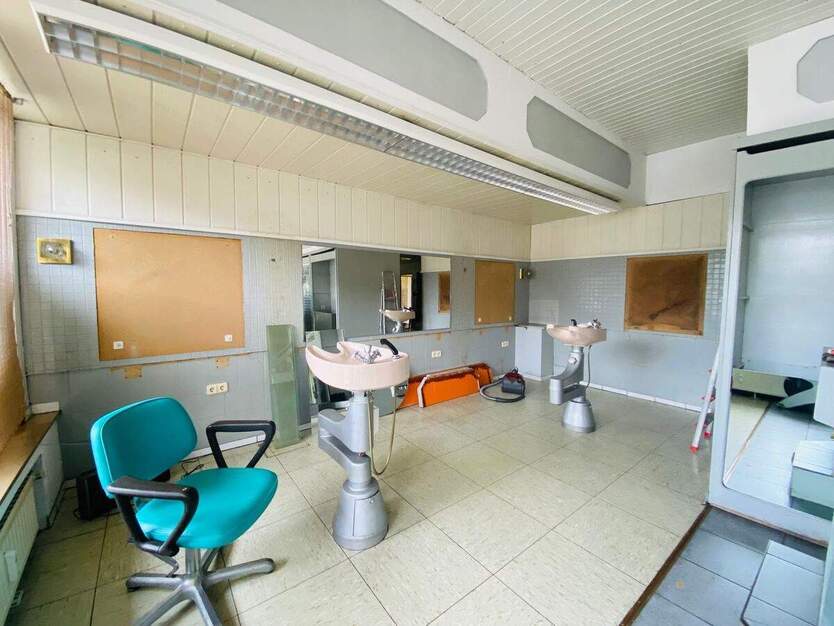 Vielseitige Gewerbefläche mit PKW-Stellplätzen 3 zimmer