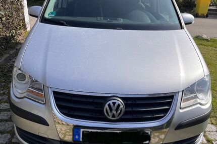VW Touran 147.000 km 2.999 &euro; Friedrichshafen 88044