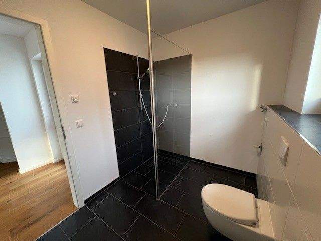 Freigezogenes modernes Doppelhaus mit Doppelcarport 6 zimmer