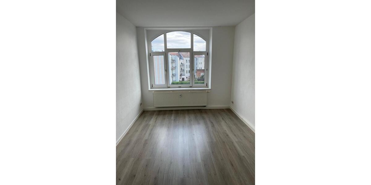 Etagenwohnung Riesa - 3 Zimmer, 73 m&sup2;, 437&euro; | Angebot:25646457
