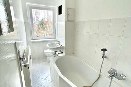 Wohnung zum Mieten in Bitterfeld 390,33 € 60.05 m²