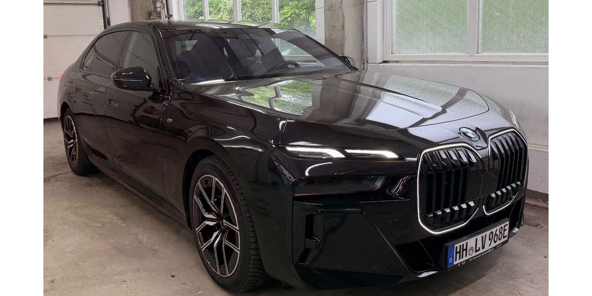 BMW i7 32.980 km 84.900 &euro; Hamburg 22043