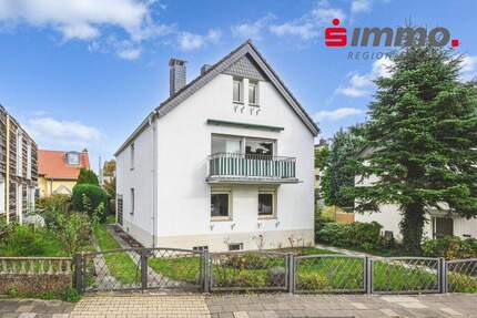 Freistehendes modernisierungsbedürftiges Zweifamilienhaus mit sonnigem Garten in sehr ruhiger und beliebter Lage 6 zimmer