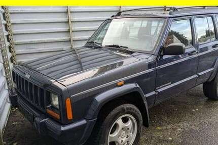Jeep Cherokee 246.550 km 12.450 &euro; Lübeck 23556
