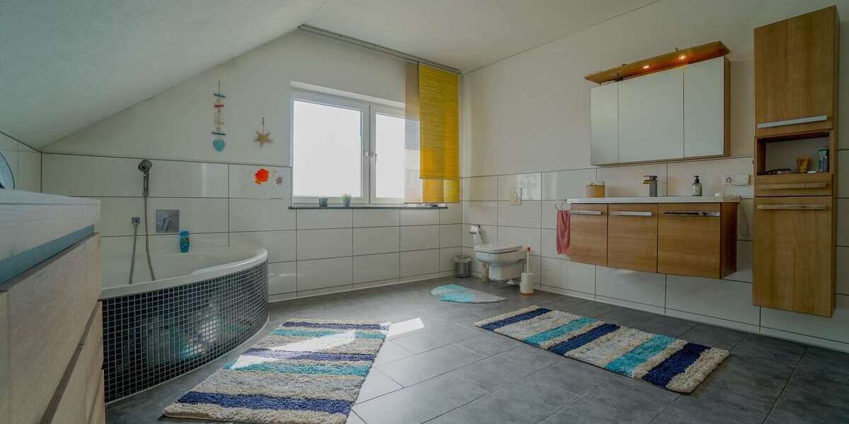 Sonniges Traumhaus mit viel Platz in Haiger OT - Einfamilienhaus Haiger | Angebot:27197051