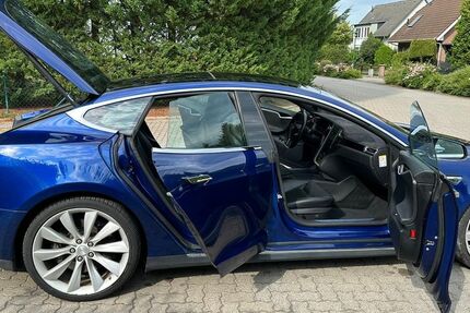 Tesla Model S 54.215 km 28.900 € Raguhn-Jeßnitz 06779