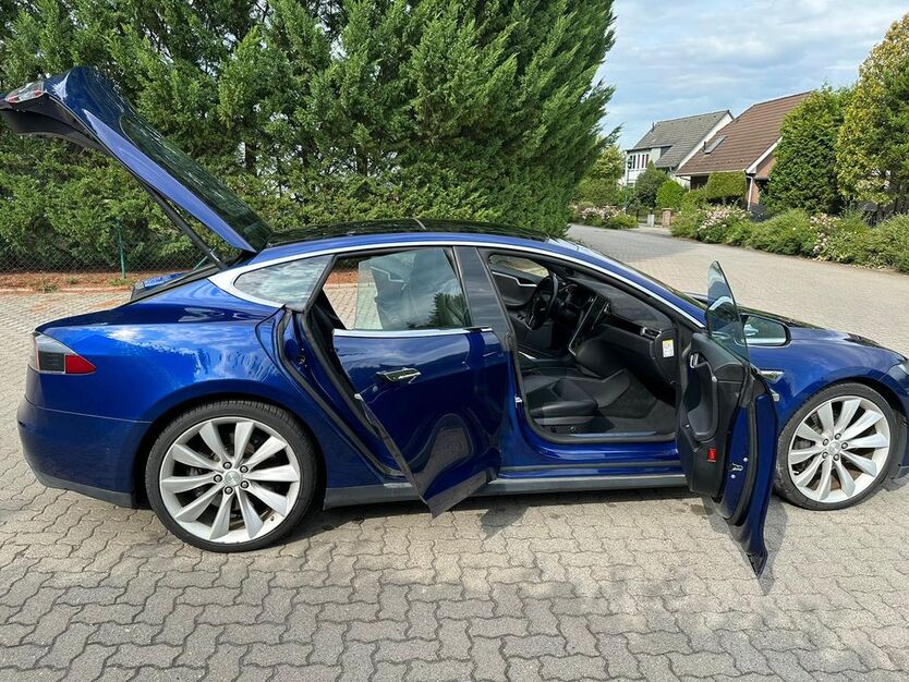 Tesla Model S 54.215 km 28.900 € Raguhn-Jeßnitz 06779