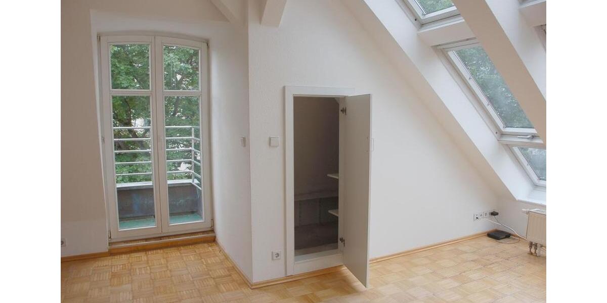 Dachgeschoßwohnung Frankfurt (Oder) - 4 Zimmer, 165 m&sup2;, 1.050&euro; | Angebot:26355014