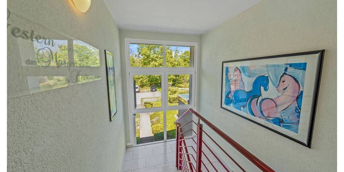 Hochwertige Penthouse-Wohnung mit großem Balkon und Kfz-Stellplätzen 3 zimmer