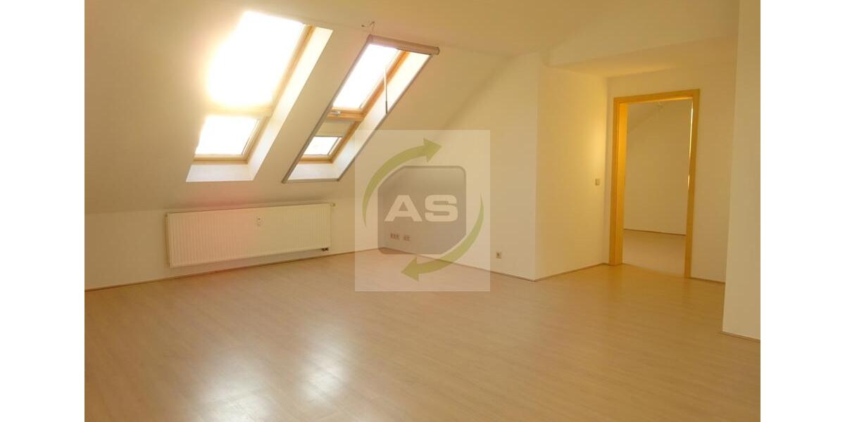 Dachgeschoßwohnung Zwickau - 3 Zimmer, 101 m&sup2;, 749&euro; | Angebot:26004595